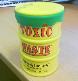 Toxic Waste sour gummy bears 142g